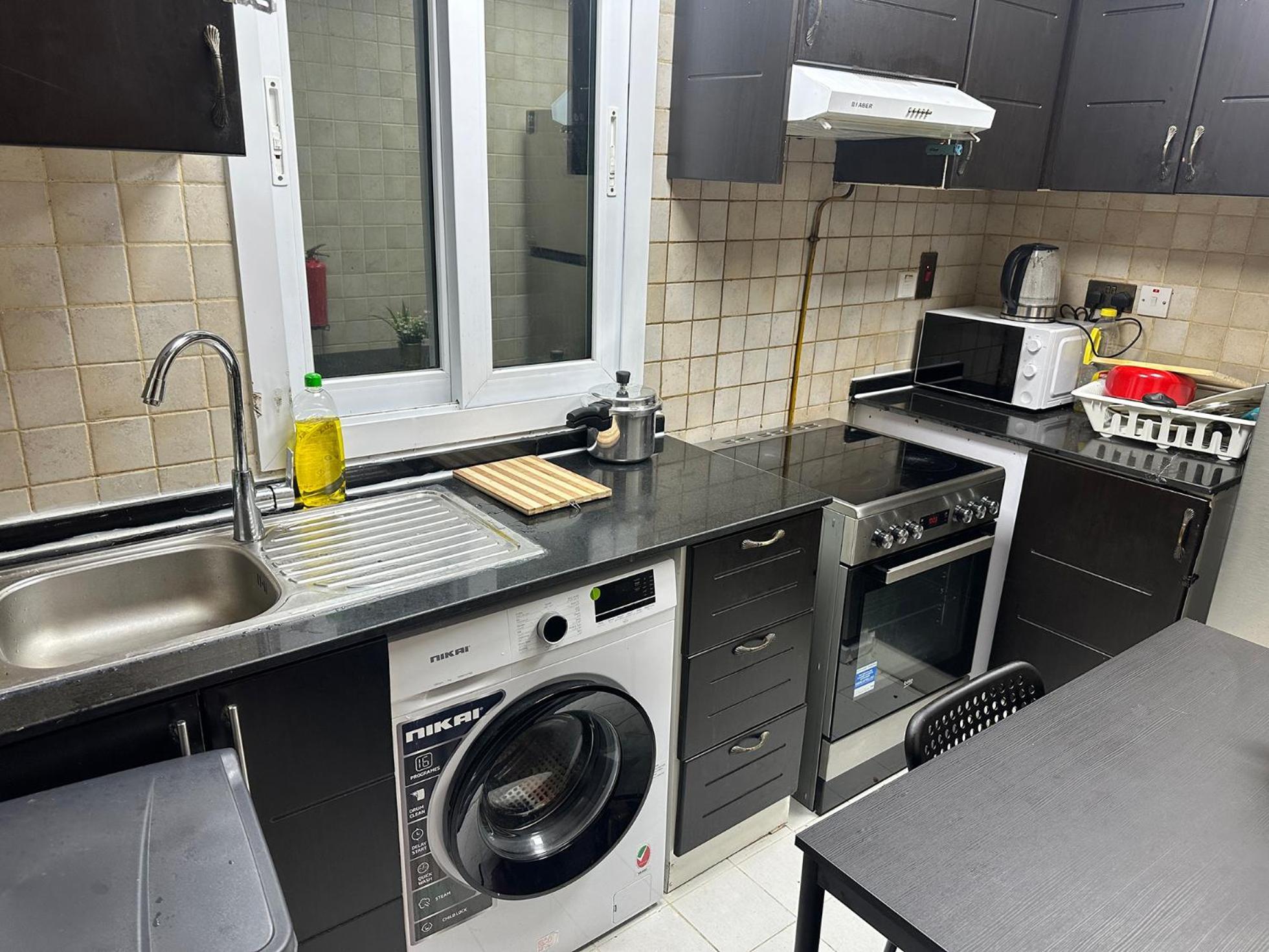 Cozy Corner Partition Near Burjuman Metro Privatunterkunft *