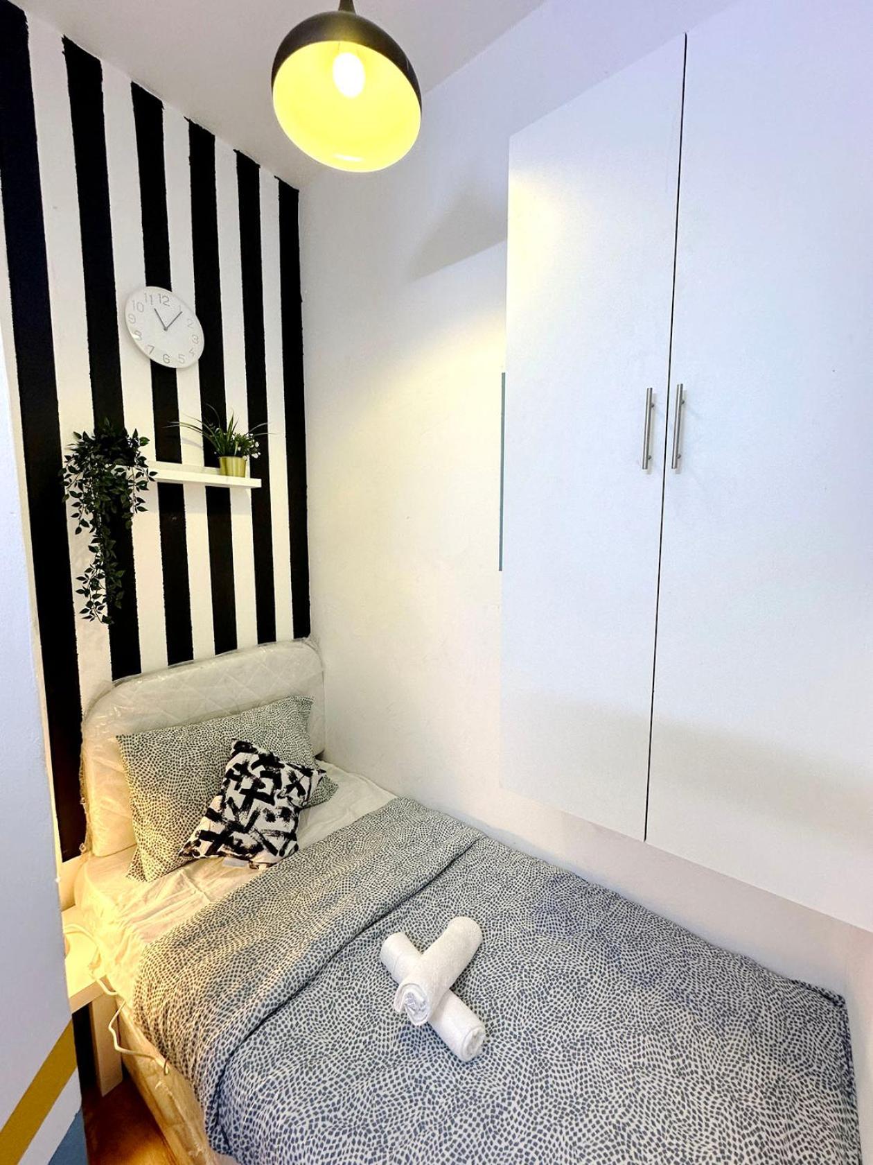 Cozy Corner Partition Near Burjuman Metro Privatunterkunft *